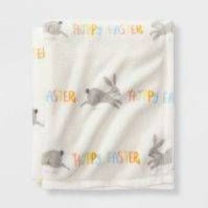 Hoppy Easter Throw Blanket Cream